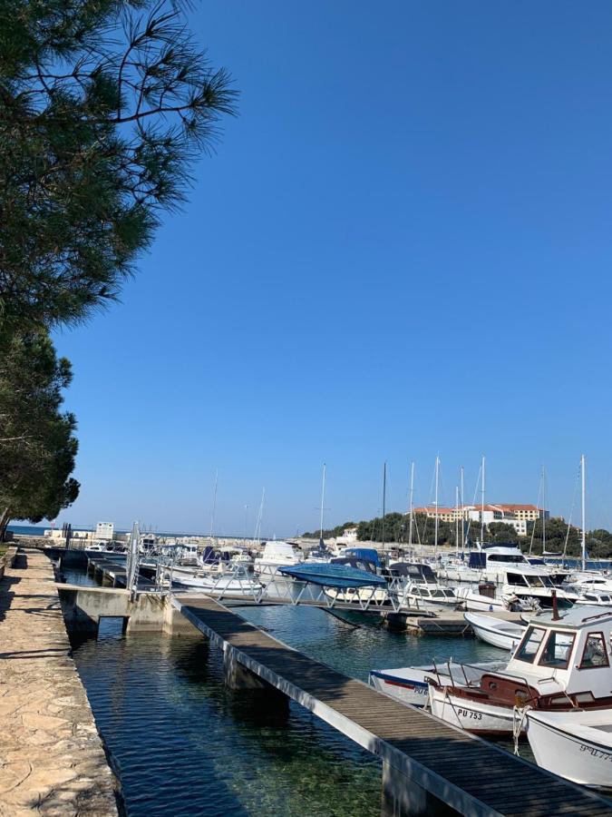 Hotel Sea Breeze Studio Pula Exterior foto