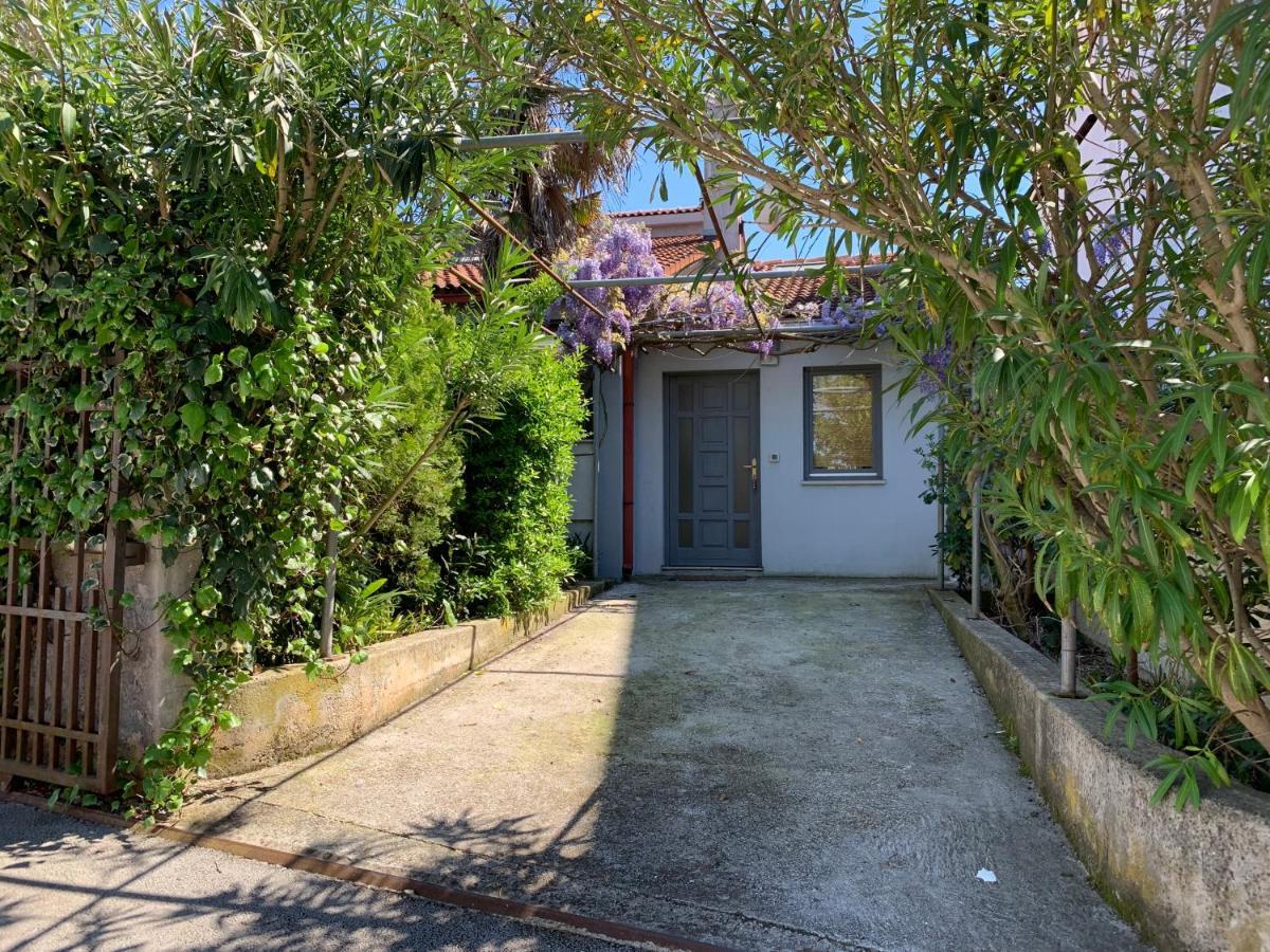 Hotel Sea Breeze Studio Pula Exterior foto